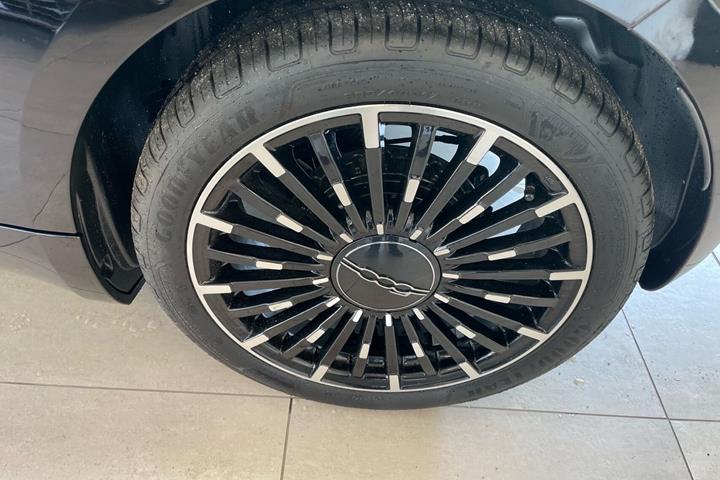 Sort Fiat 500e fra 2023