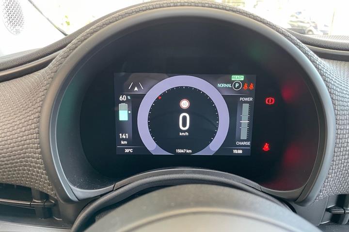 Hvid Fiat 500e fra 2023