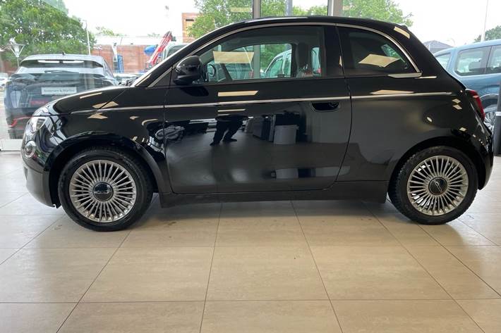 Sort Fiat 500e fra 2023