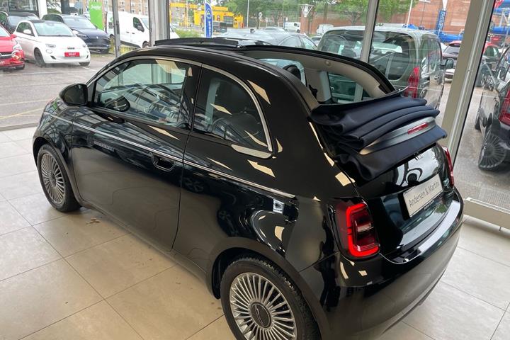 Sort Fiat 500e fra 2023