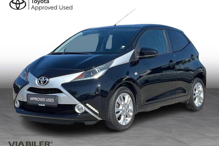 Grå Toyota Aygo fra 2018 set udefra