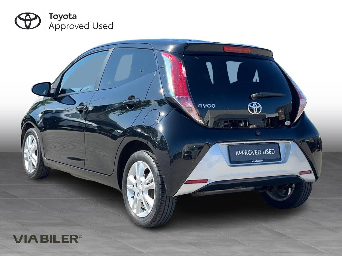Grå Toyota Aygo fra 2018
