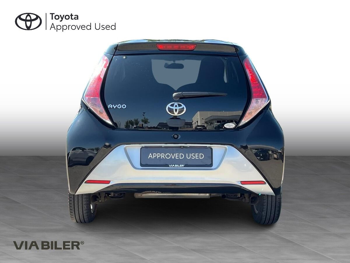 Grå Toyota Aygo fra 2018