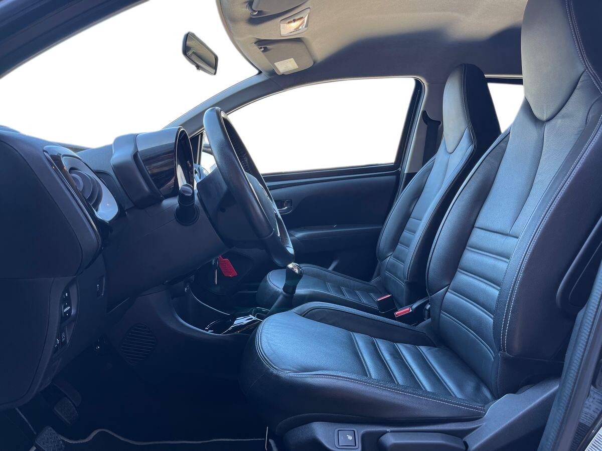 Grå Toyota Aygo fra 2018