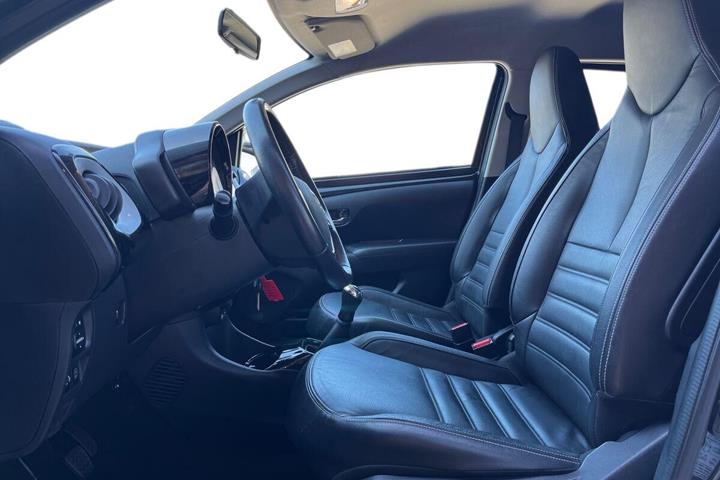 Grå Toyota Aygo fra 2018