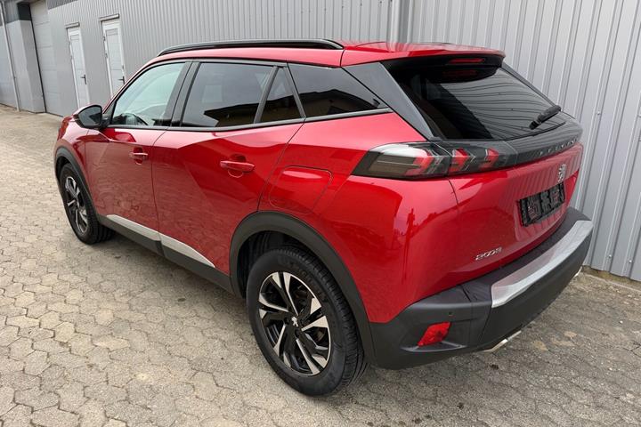Rød Peugeot 2008 fra 2021