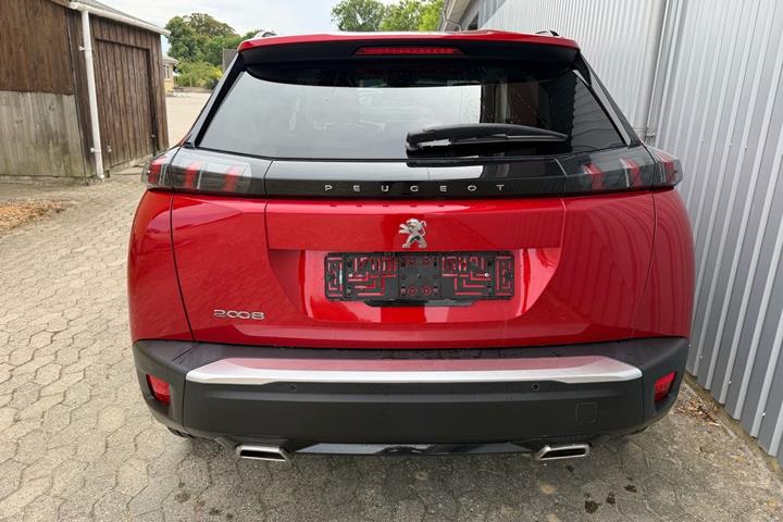 Rød Peugeot 2008 fra 2021
