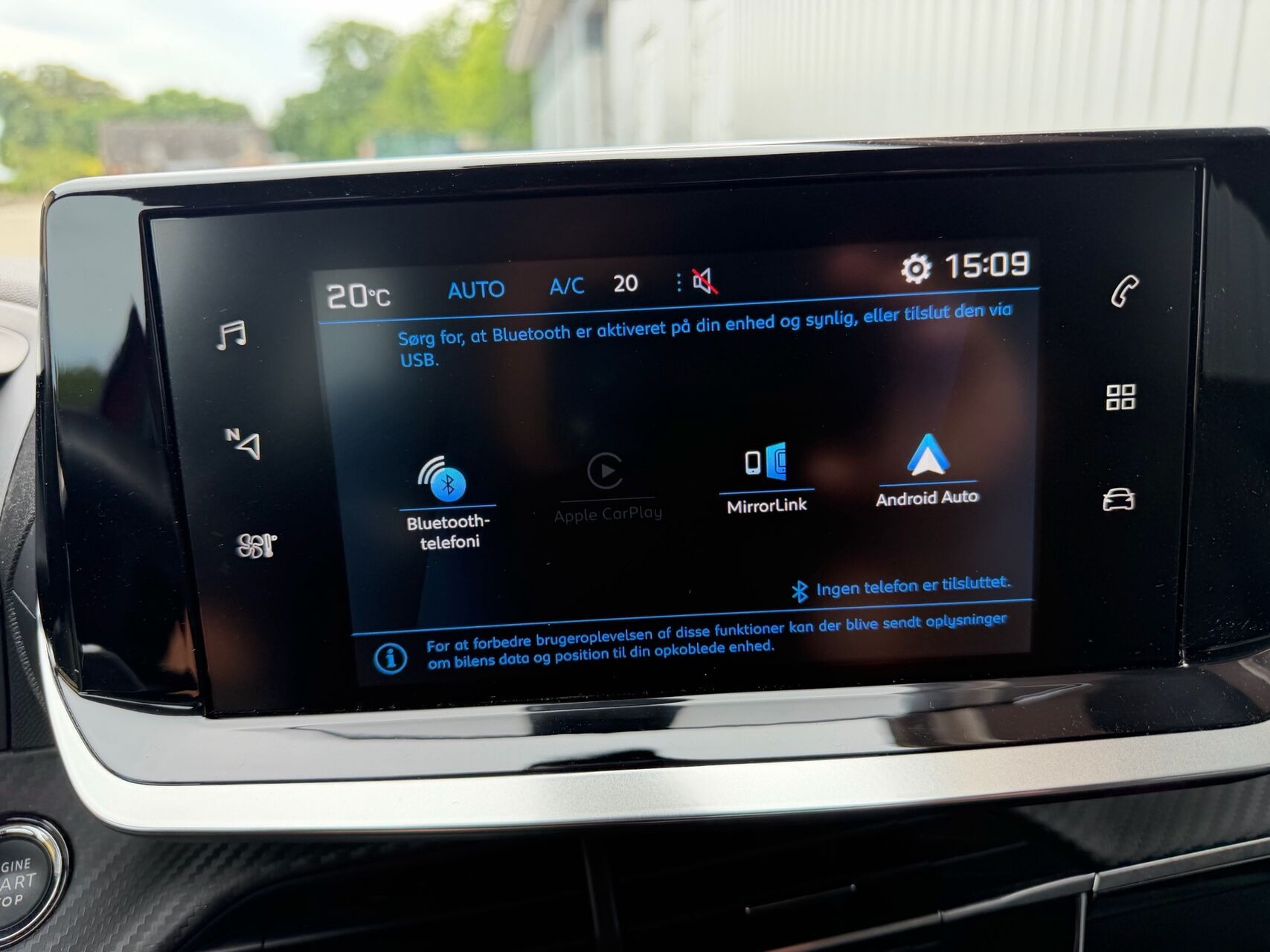 Rød Peugeot 2008 fra 2021