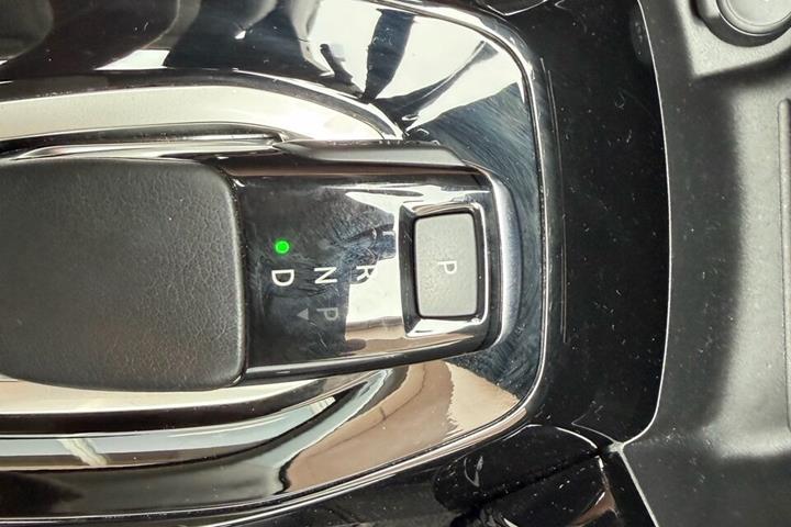 Rød Peugeot 2008 fra 2021