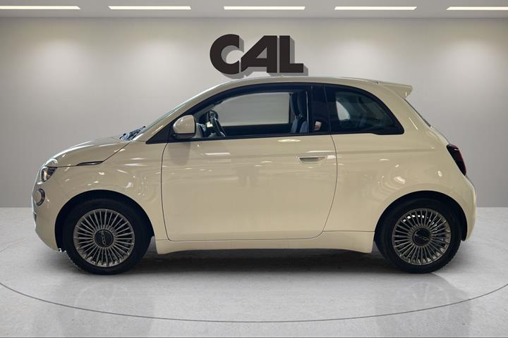 Hvid Fiat 500e fra 2023