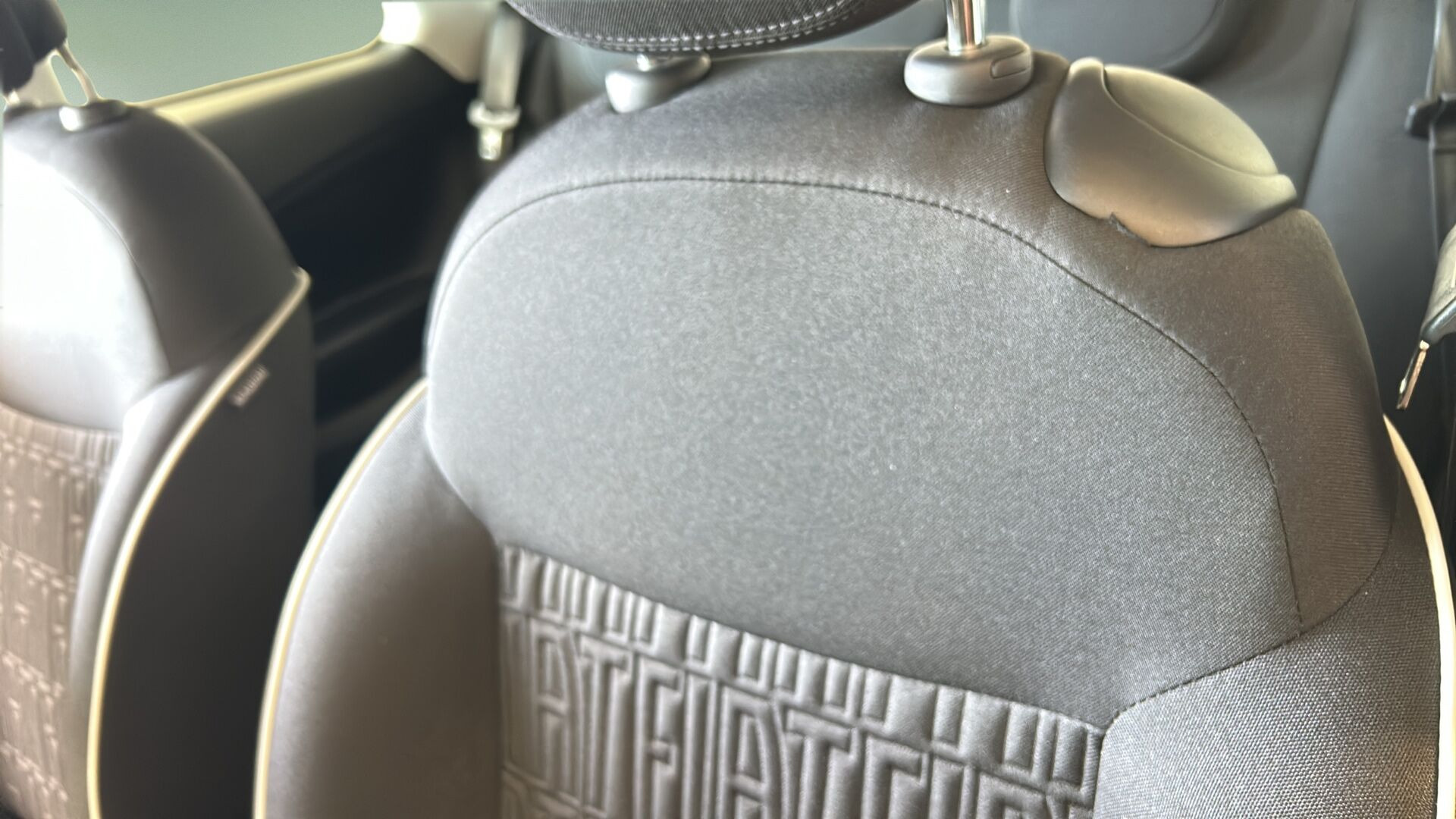 Hvid Fiat 500e fra 2023