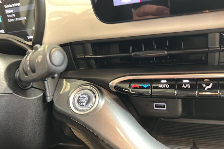 Hvid Fiat 500e fra 2023