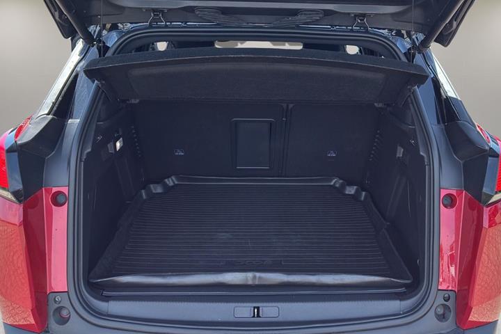 Rød Peugeot 3008 fra 2020