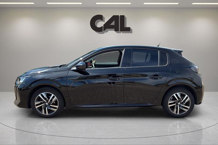 Sort Peugeot 208 fra 2023