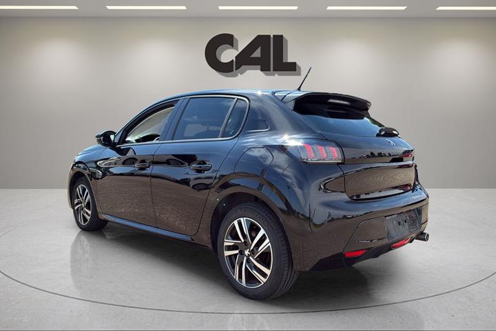 Sort Peugeot 208 fra 2023