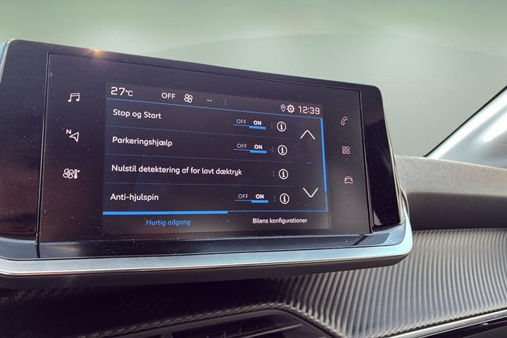 Sort Peugeot 208 fra 2023
