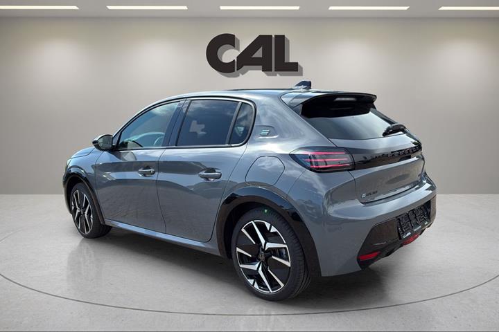 Grå Peugeot e-208 fra 2025