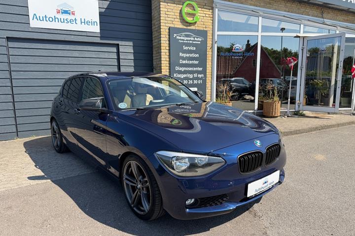 Blå BMW 116i fra 2012