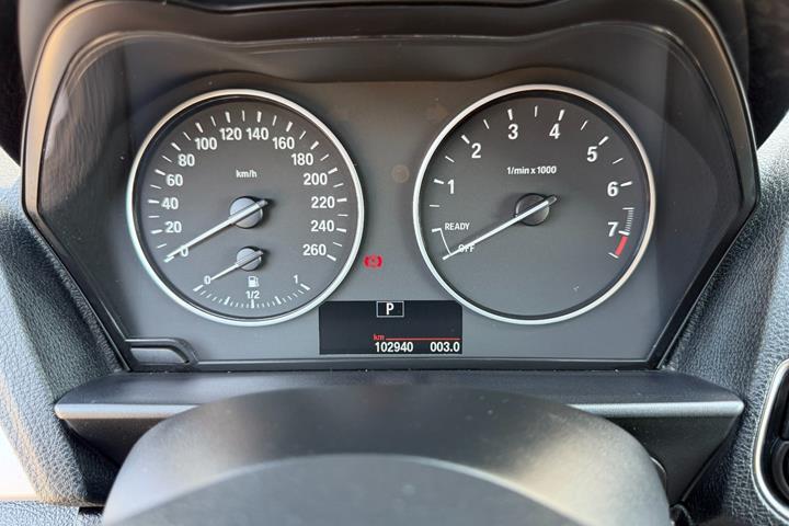 Blå BMW 116i fra 2012