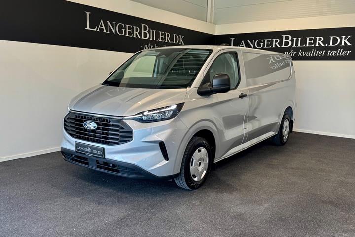 Sølv Ford Transit Custom 300 L2 fra 2024 set udefra
