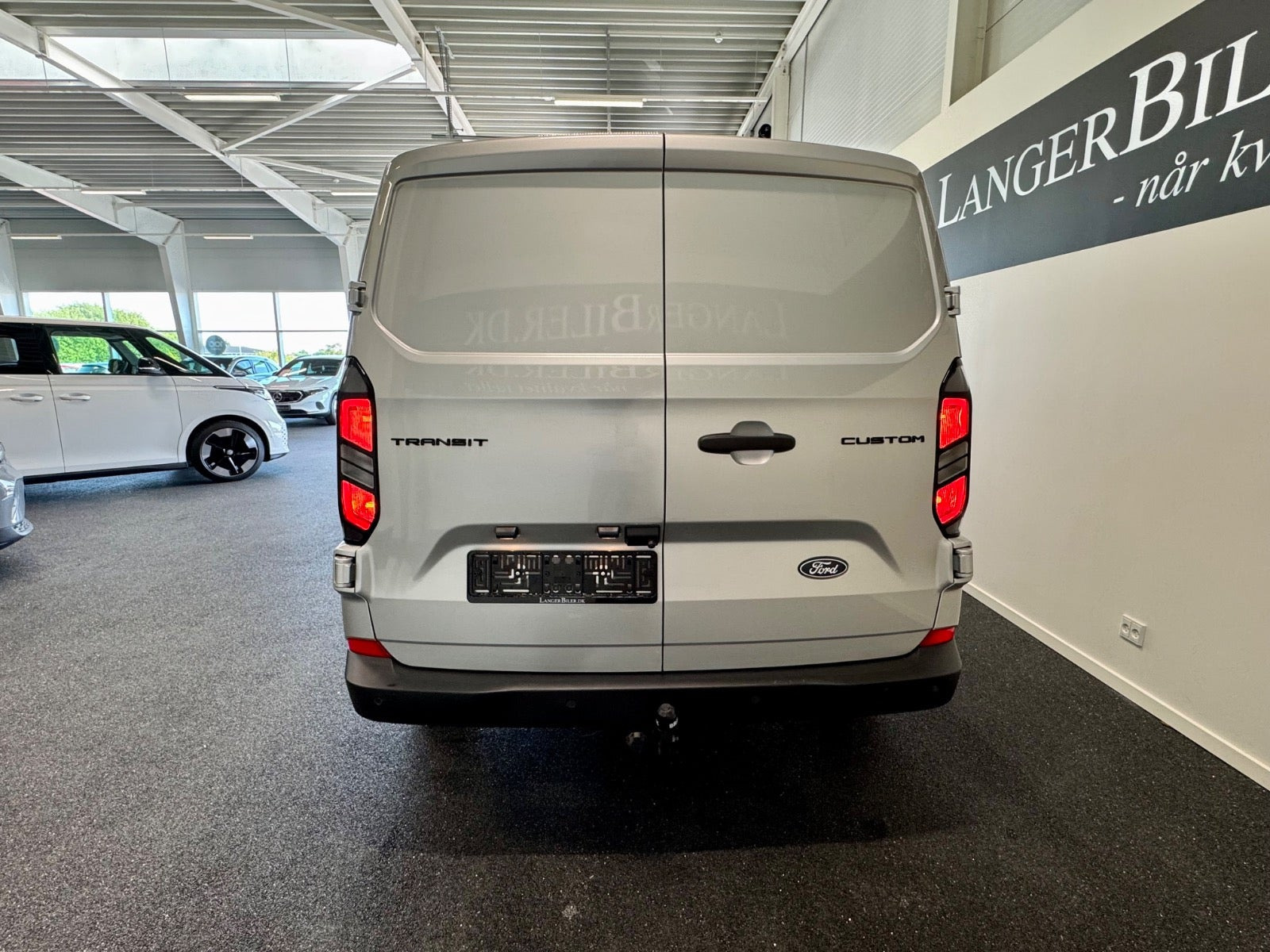 Sølv Ford Transit Custom 300 L2 fra 2024