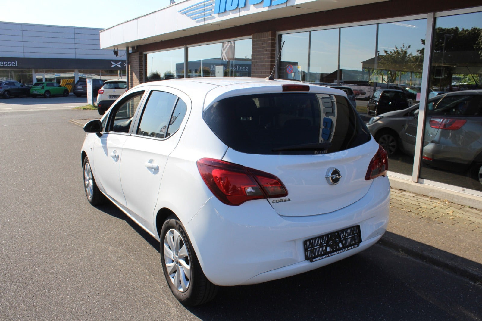 Hvid Opel Corsa fra 2019