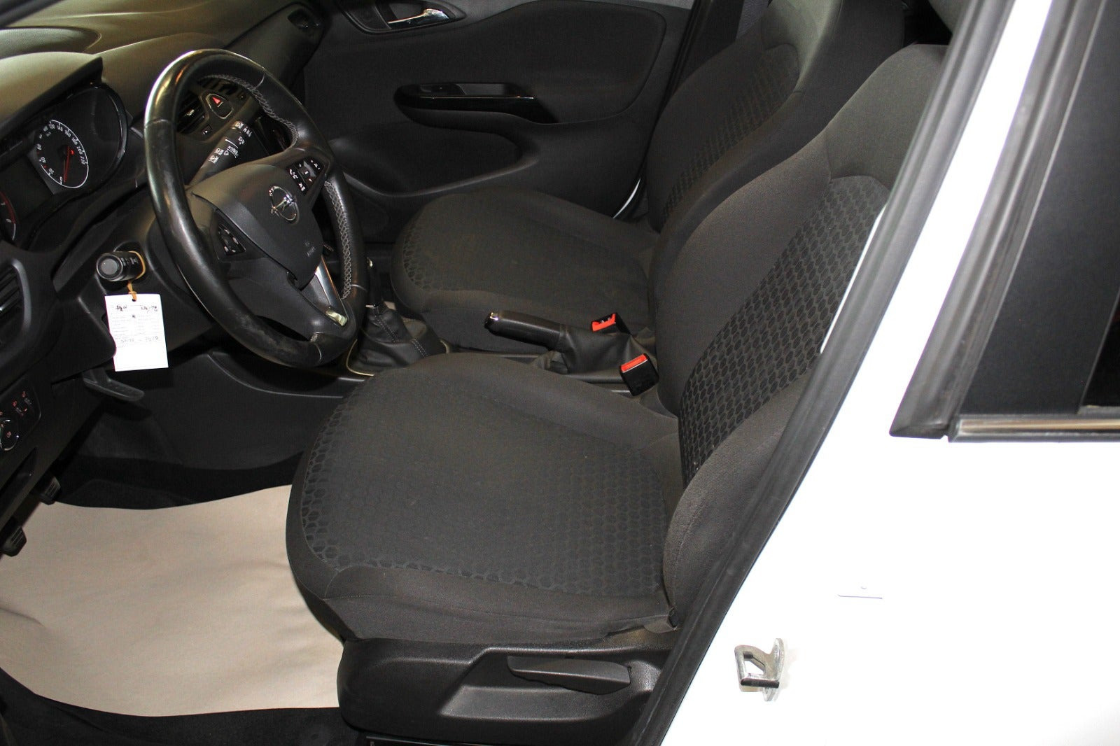 Hvid Opel Corsa fra 2019