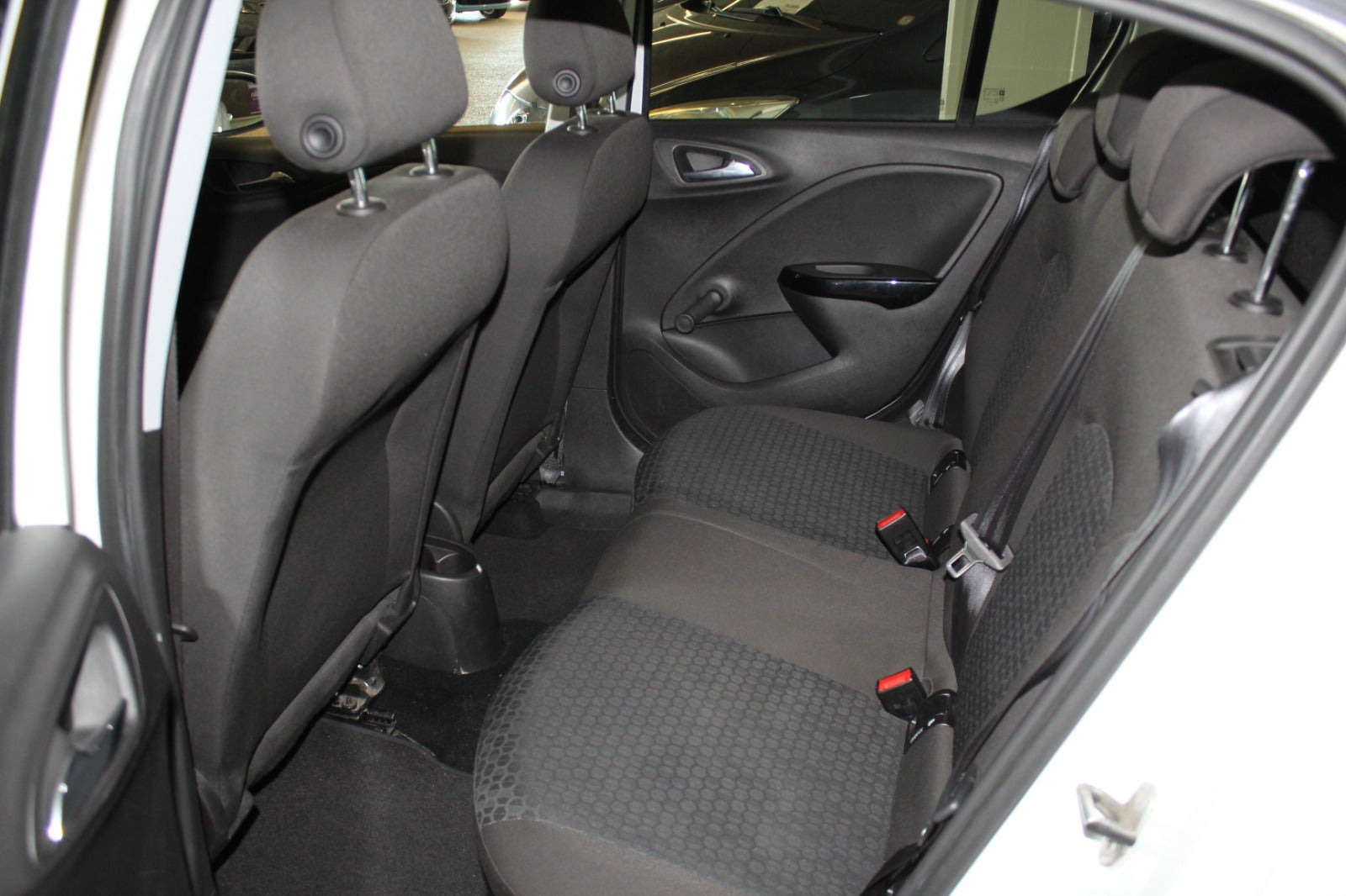 Hvid Opel Corsa fra 2019