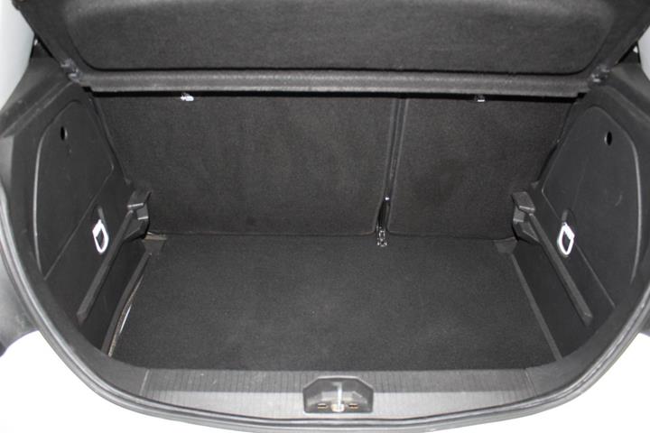Hvid Opel Corsa fra 2019