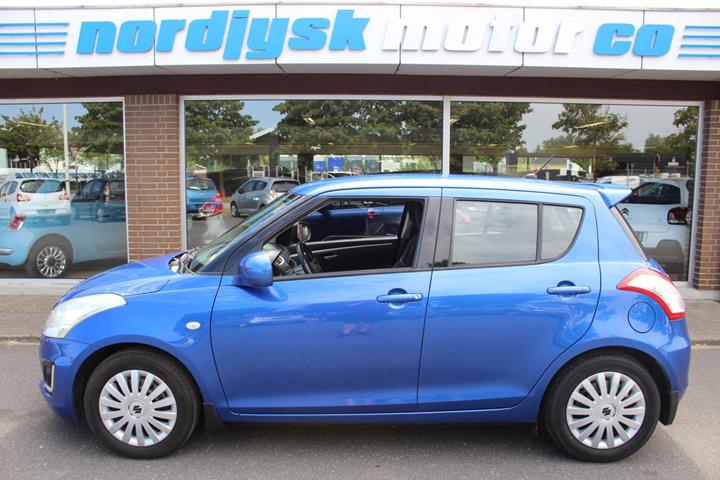Blå Suzuki Swift fra 2016