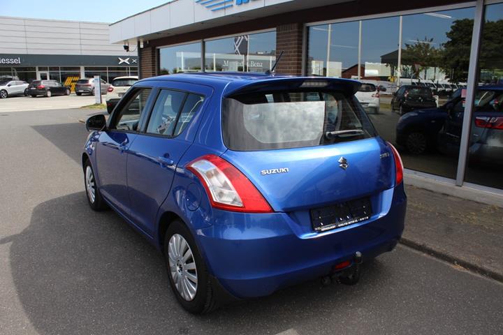 Blå Suzuki Swift fra 2016