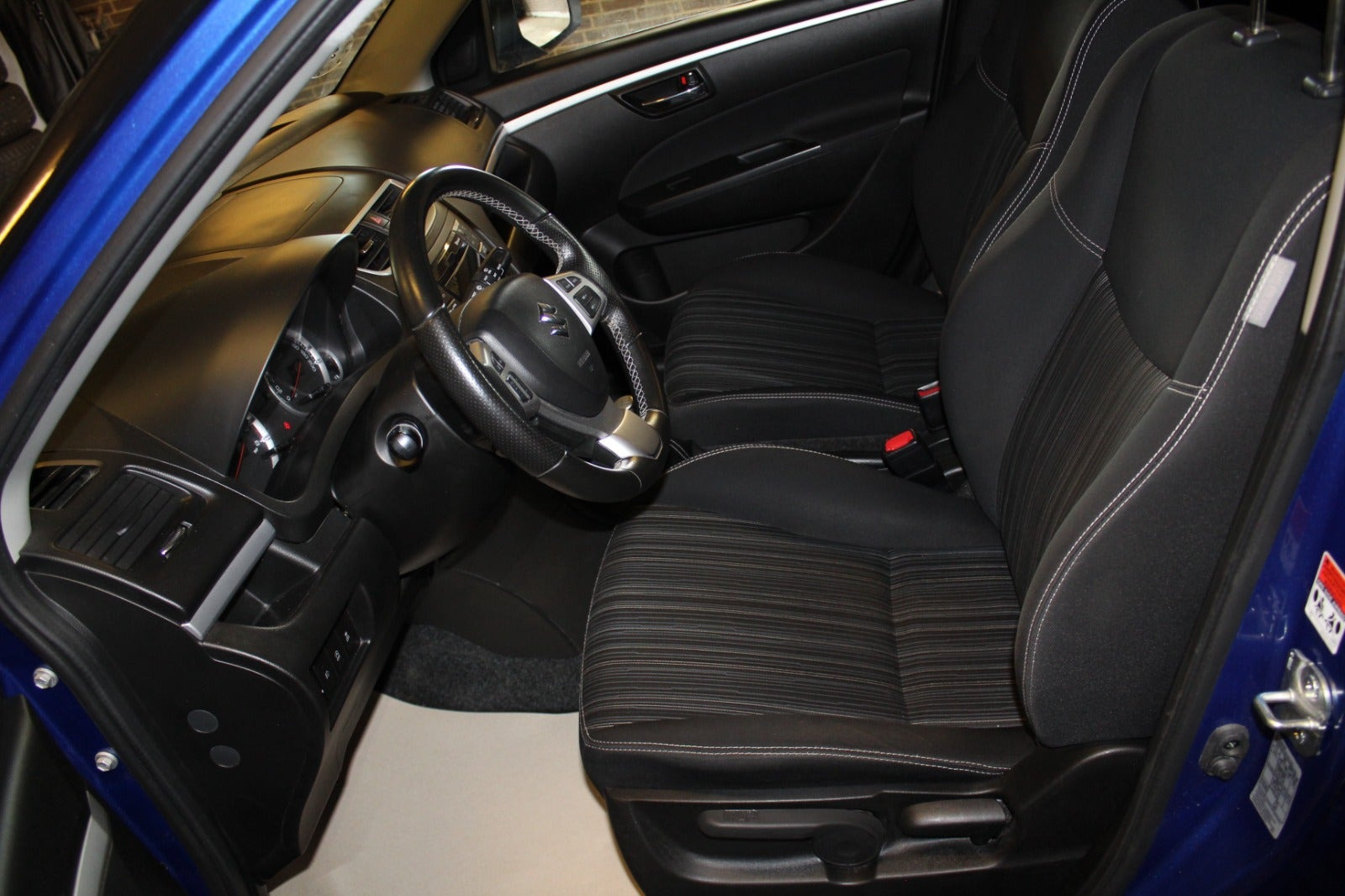 Blå Suzuki Swift fra 2016