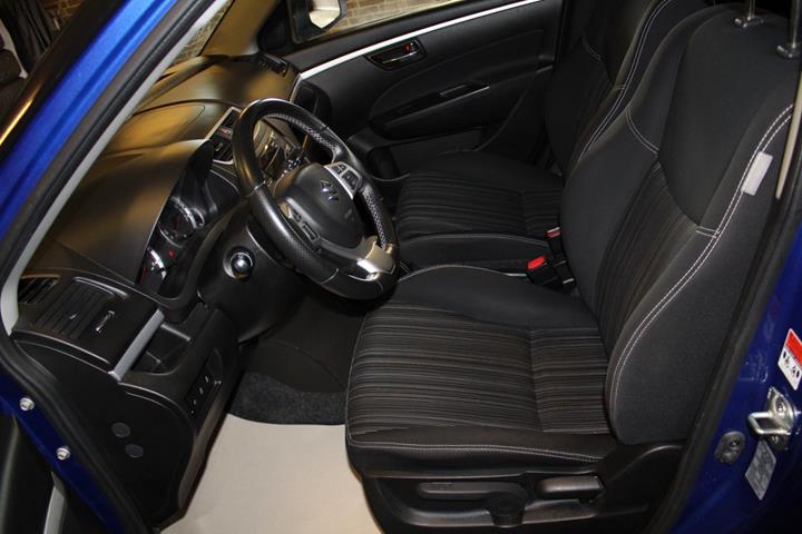 Blå Suzuki Swift fra 2016