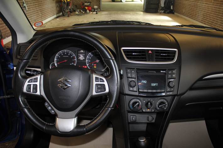 Blå Suzuki Swift fra 2016