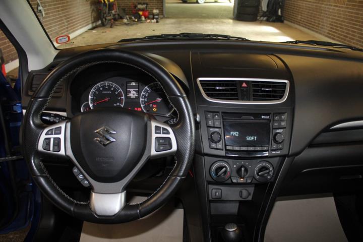 Blå Suzuki Swift fra 2016