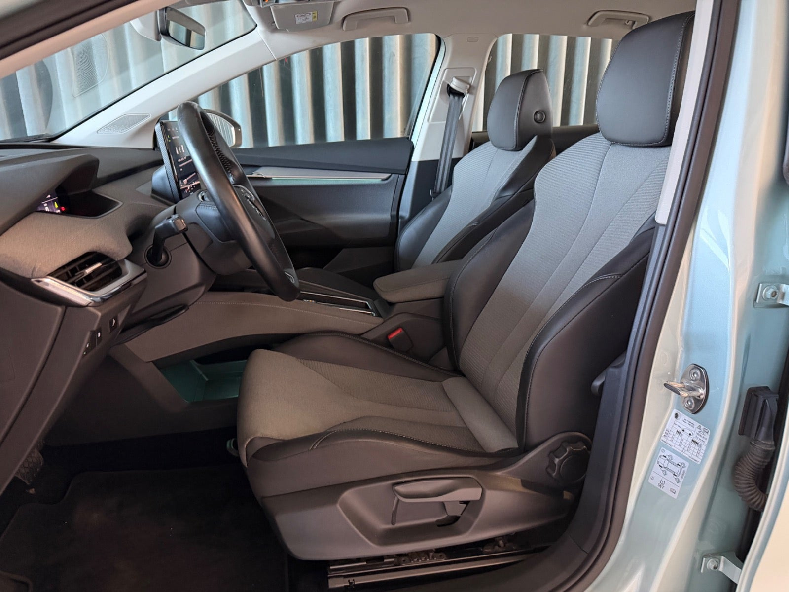 Turquoise Skoda Enyaq fra 2022