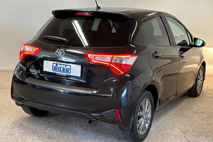 Sort Toyota Yaris fra 2017