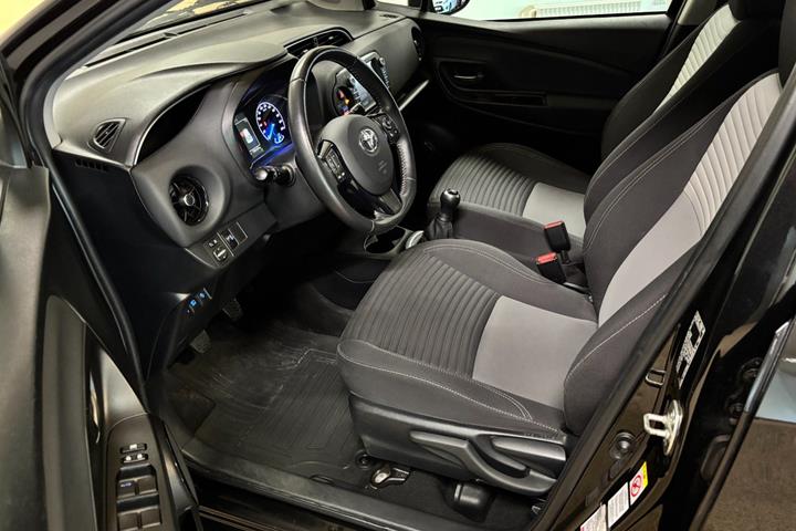Sort Toyota Yaris fra 2017