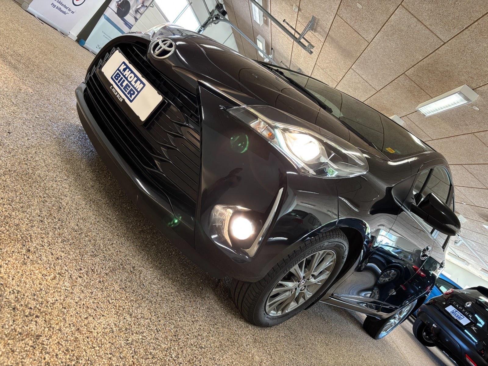 Sort Toyota Yaris fra 2017
