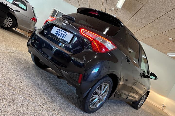 Sort Toyota Yaris fra 2017