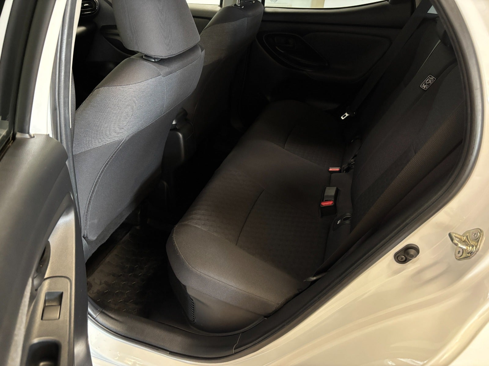 Hvid Toyota Yaris fra 2021
