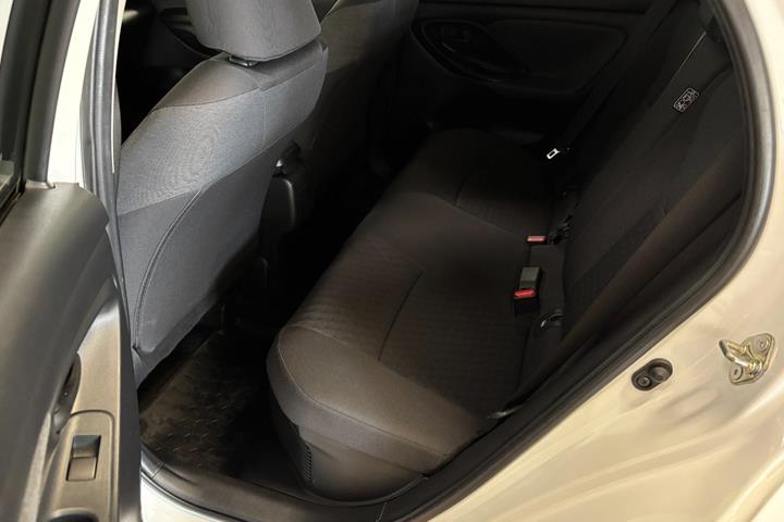 Hvid Toyota Yaris fra 2021