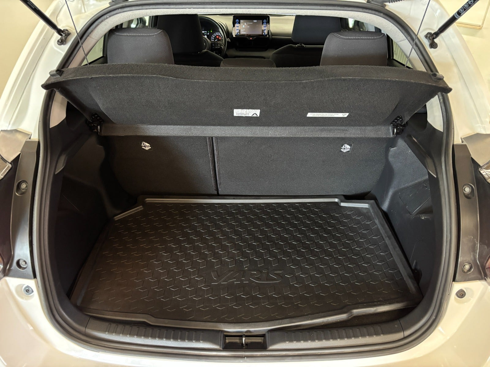 Hvid Toyota Yaris fra 2021