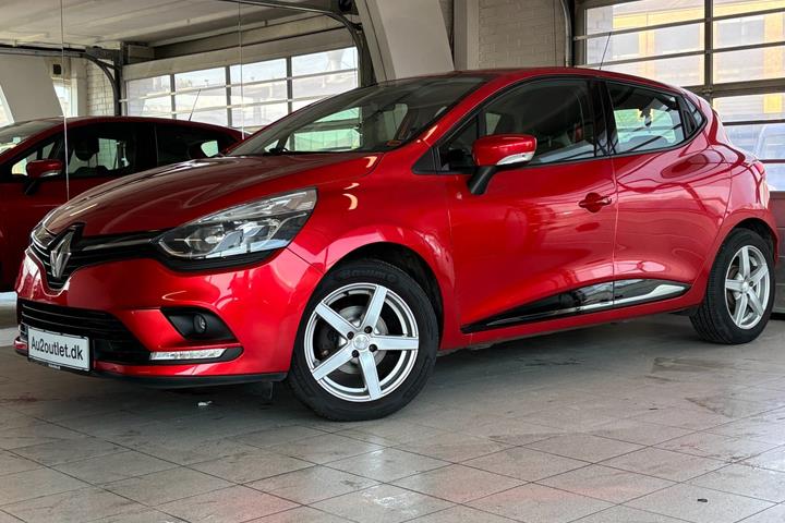 Rød Renault Clio IV fra 2019