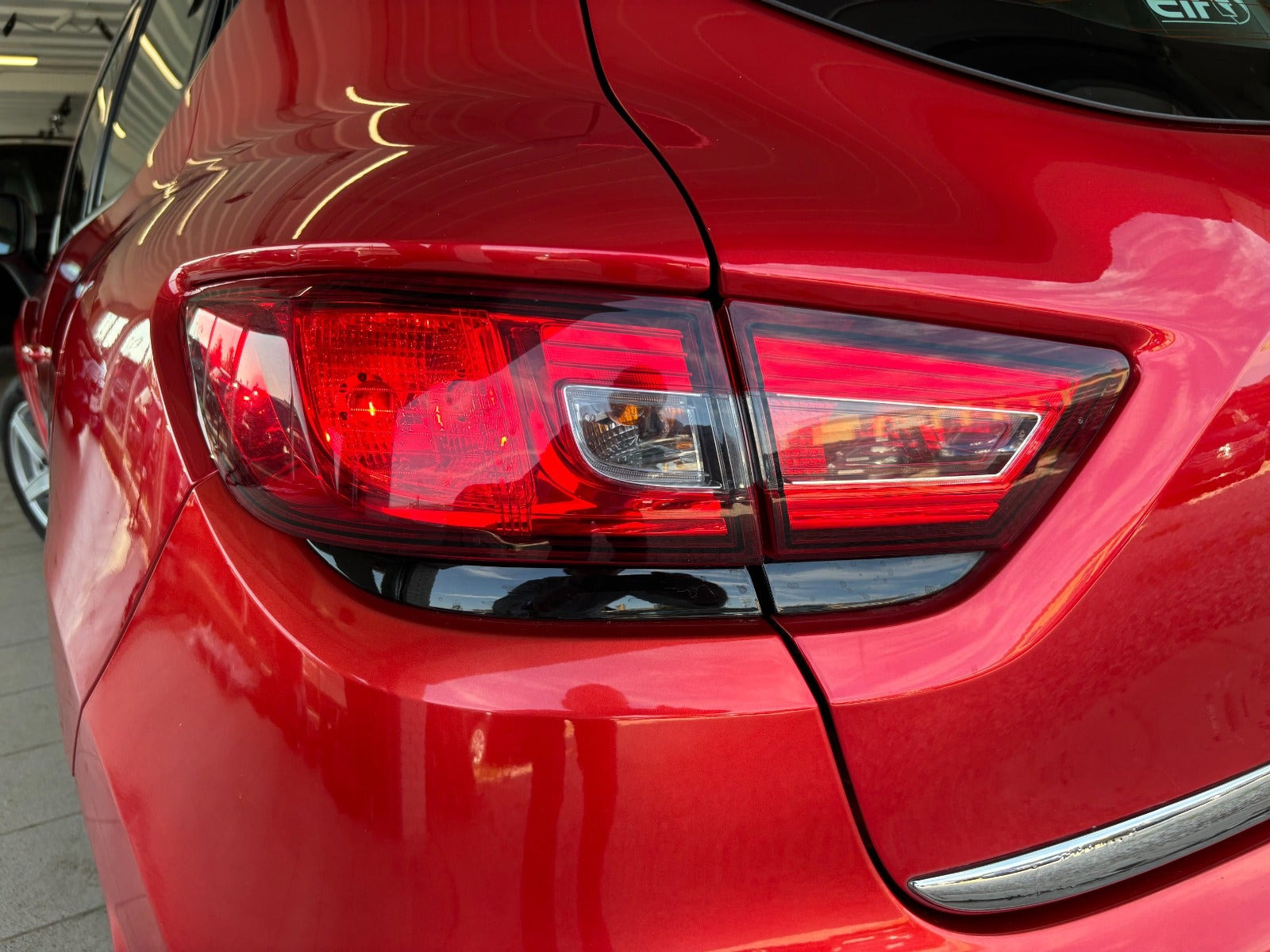 Rød Renault Clio IV fra 2019