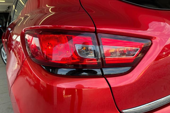Rød Renault Clio IV fra 2019