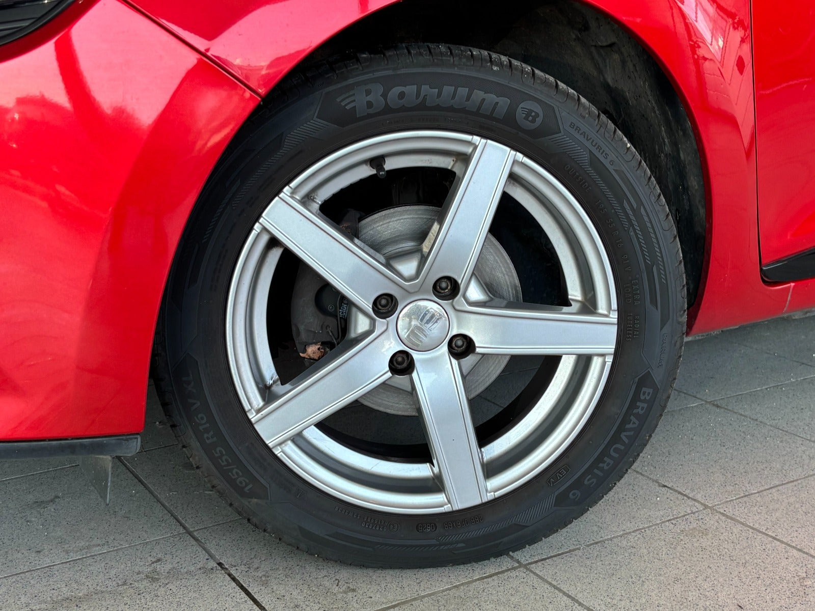 Rød Renault Clio IV fra 2019