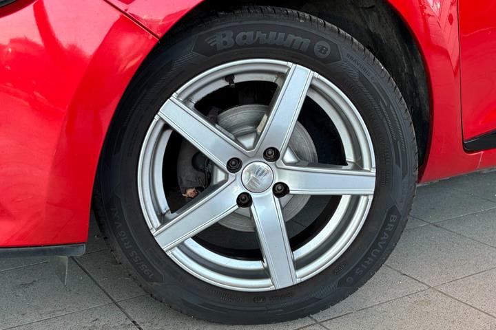 Rød Renault Clio IV fra 2019