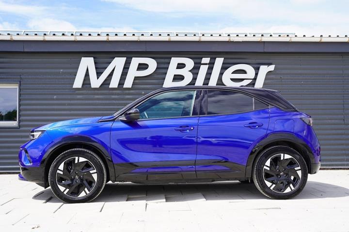 Blå Opel Mokka-e fra 2025