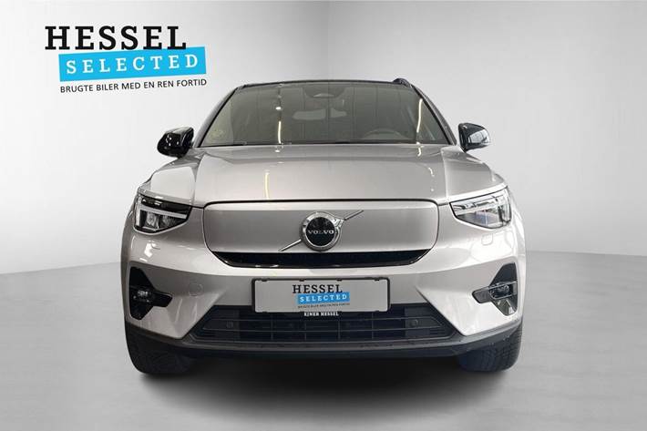 Brun Volvo XC40 fra 2024